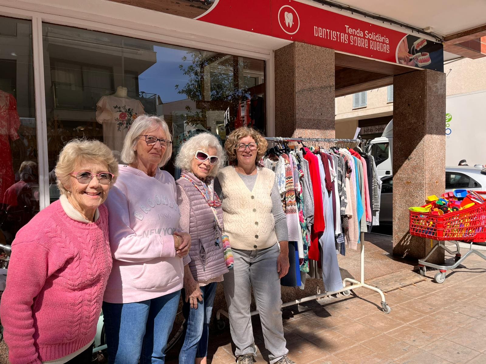 Voluntaris botiga solidària DSR Port de Pollença