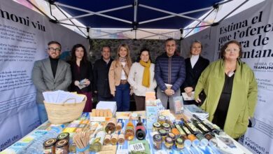 Representants polítics inaugurant la carpa «La Tramuntana es viu i es tasta» a la Fira d'Andratx 2026.