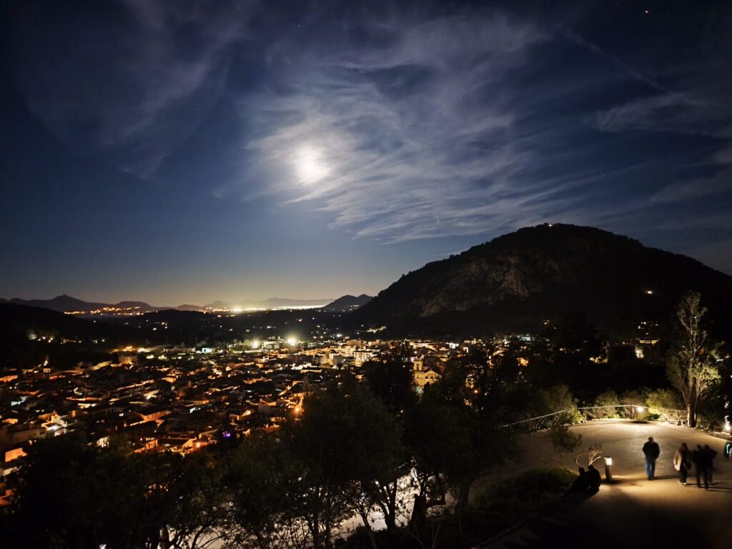 Lluna de Pàsqua. Foto: Pere J. Ferrer per a Punt informatiu